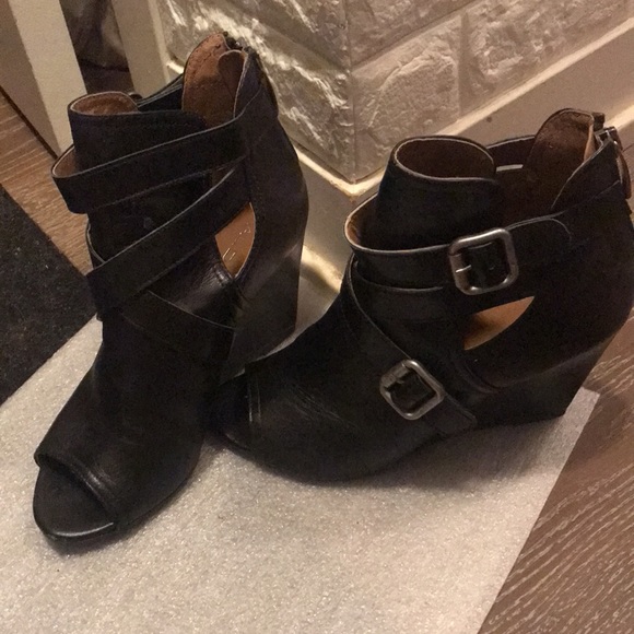 Bucked Black booties - Picture 4 of 5